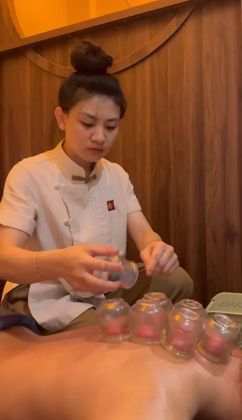 Cạo gió giác hơi tại TPHCM – Bí quyết phục hồi sức khỏe, thư giãn hiệu quả